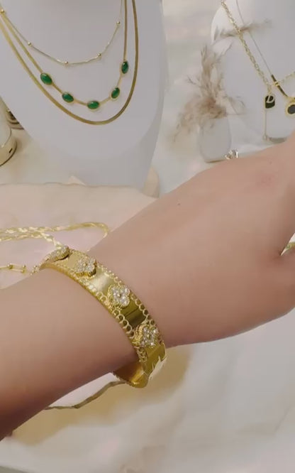 Elegant Clover Bloom Cuff Bracelet