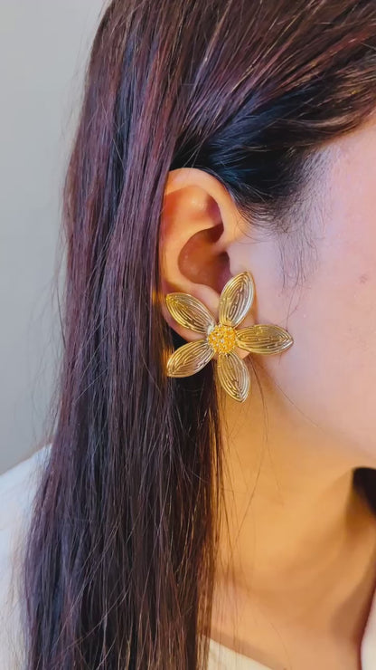 Daisy Inspired Gold Earrings